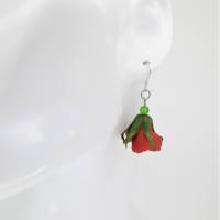 Rote Rosen baumeln leichte Ohrringe für den Sommer, florale Ohrringe mit Glasperlen, Polymer Clay, Geschenk für Frau Bild 4