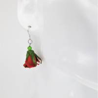 Rote Rosen baumeln leichte Ohrringe für den Sommer, florale Ohrringe mit Glasperlen, Polymer Clay, Geschenk für Frau Bild 5