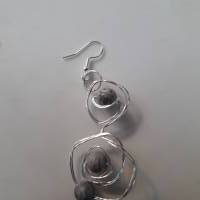 Tolle Ohrringe- je 3 wunderschön strukturierte Jaspisperlen eingearbeitet in frei verschlungenen Silberdrähten Bild 2