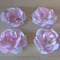 Papierblumen – Set mit 4 rosa Papierblüten aus alten Buchseiten // Blumendeko // Buchdeko // Dekoration Bild 2
