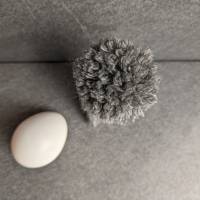Süße Pudelmützen-Eierwärmer aus Wolle Grau Bild 2