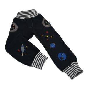 Kinderhose, Babyhose aus Jeans bestickt mit Rakete und Planeten, Upcycling Bild 2