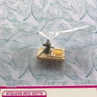 Miniatur Maus mit Mausefalle und Käse, 24 mm lang, 13 mm breit, 15 mm hoch, für Puppenstuben und Bastelarbeiten Bild 1