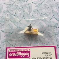 Miniatur Maus mit Mausefalle und Käse, 24 mm lang, 13 mm breit, 15 mm hoch, für Puppenstuben und Bastelarbeiten Bild 3