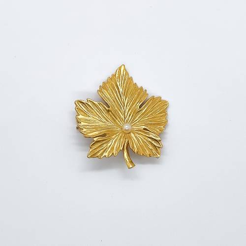 Goldfarbende Vintage Ahornblatt Nadelbrosche aus den 80er / 90er Jahren, Nadel Pin Modeschmuck