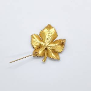 Goldfarbende Vintage Ahornblatt Nadelbrosche aus den 80er / 90er Jahren, Nadel Pin Modeschmuck Bild 5