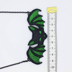 Fledermaus Katze aus Kunstharz in schwarz grün, Gothic Schmuck, Alternative Halskette, Goth Kette Bild 7