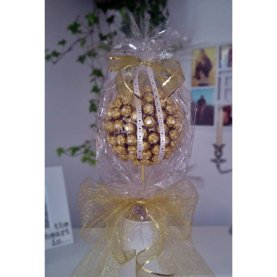 Großer Ferrero Rocher Pralinenbaum. Geschenk zur Hochzeit, runder Geburtstag