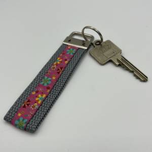 Schlüsselband mit Blumen – Schicker Begleiter für Schlüssel, Taschen und Rucksäcke Bild 6
