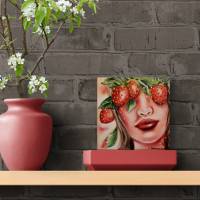 ERDBEERMÄDCHEN - gemaltes Frauenportrait mit Erdbeeren auf Leinwand 20cmx20cm von Christiane Schwarz Bild 3