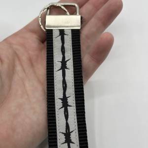 Schlüsselband mit Stacheldraht – Schicker Begleiter für Schlüssel, Taschen und Rucksäcke Bild 3