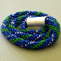 Glasperlenkette Spirale, blau grün weiß, 48 cm, Häkelkette, Halskette, Collier, Rocailles, Häkelschmuck, Einzelstück Bild 1