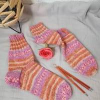 Handgestrickte Socken Gr. 36/37 Wollsocken Damen Mädchen Streifen Kuschelsocken Frühlingskollektion Bild 3