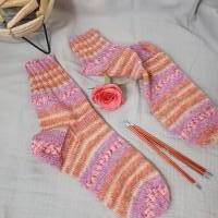 Handgestrickte Socken Gr. 36/37 Wollsocken Damen Mädchen Streifen Kuschelsocken Frühlingskollektion Bild 5