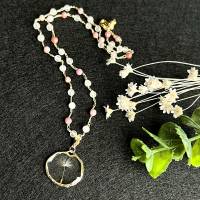 Pusteblumenanhänger mit einer Edelsteinperlen Kette aus einem goldenen Garn gehäkelt,Rosenquarz,Bergkristall,Rhodonit Bild 1