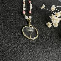 Pusteblumenanhänger mit einer Edelsteinperlen Kette aus einem goldenen Garn gehäkelt,Rosenquarz,Bergkristall,Rhodonit Bild 3